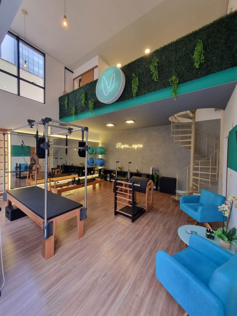 7c6ecfd2-fc38-4150-a6b6-3d182604dee1-Larissa-Lia