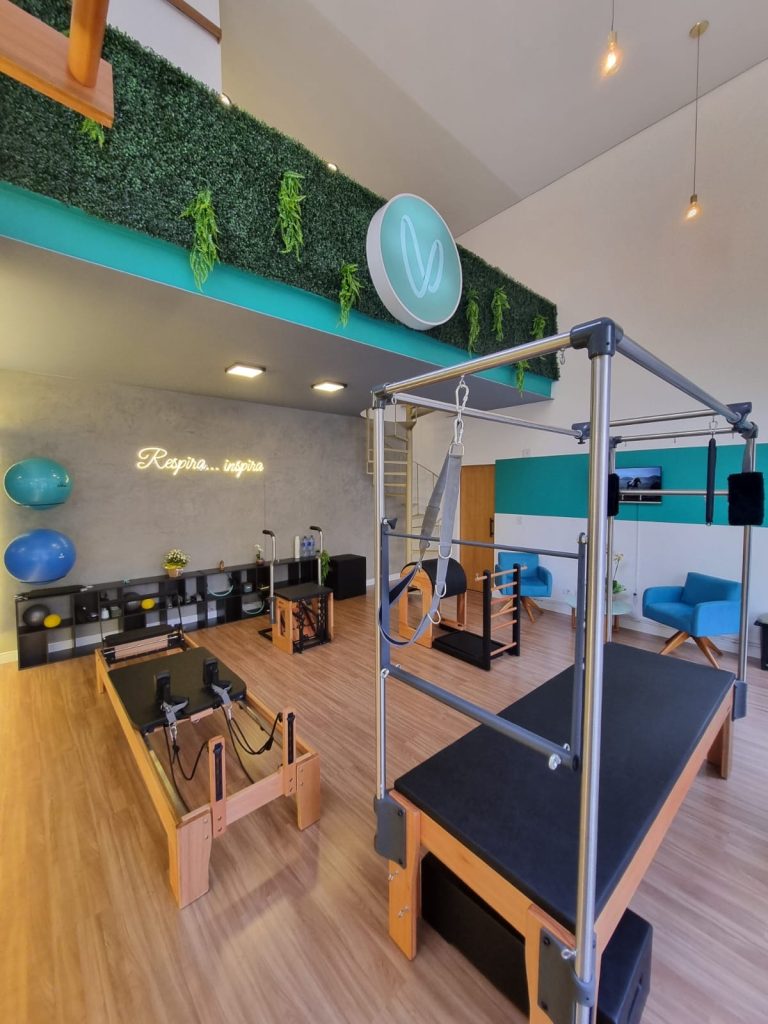 f7fcf4b1-5100-4b80-b476-73c7050b8e6d-Larissa-Lia